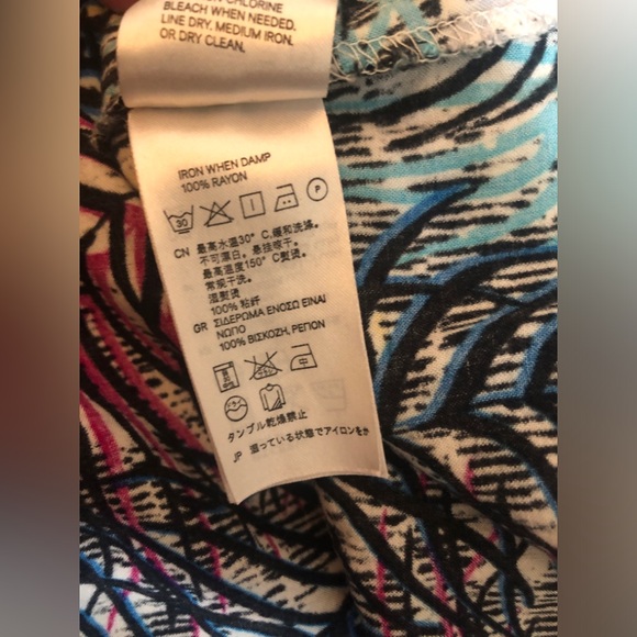 Host Pick! 🤩Colorful Strapless Dress with Leaf Design Size 4 - Picture 6 of 10